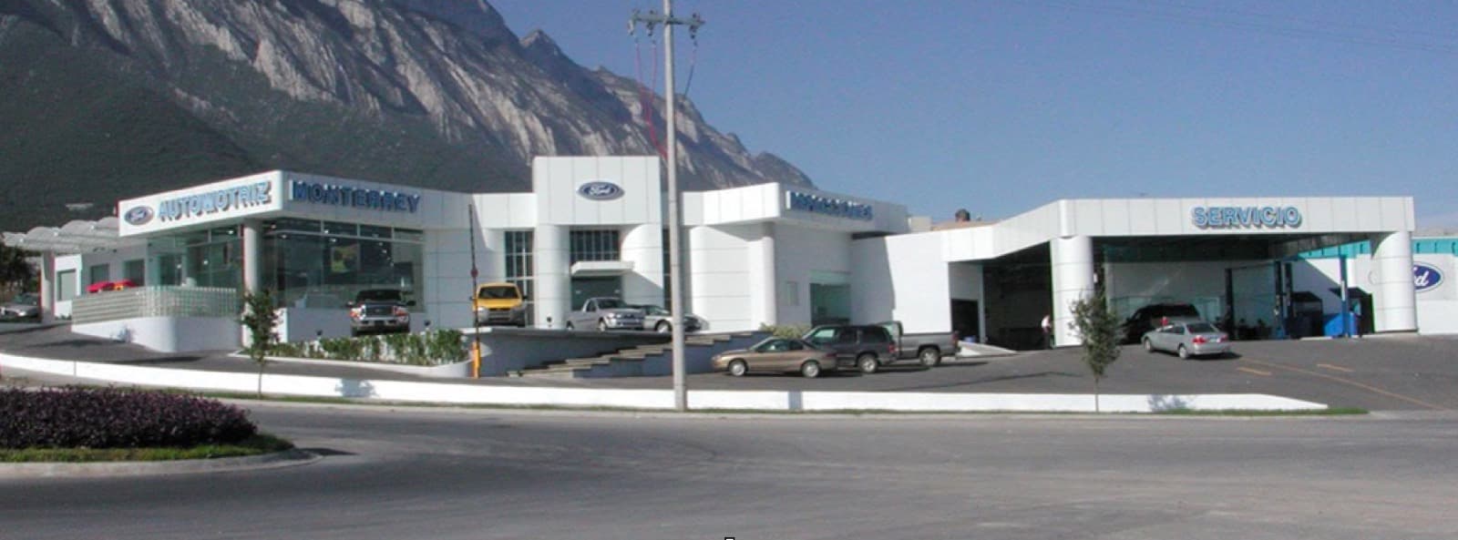 Fachada de Ford Cumbres
