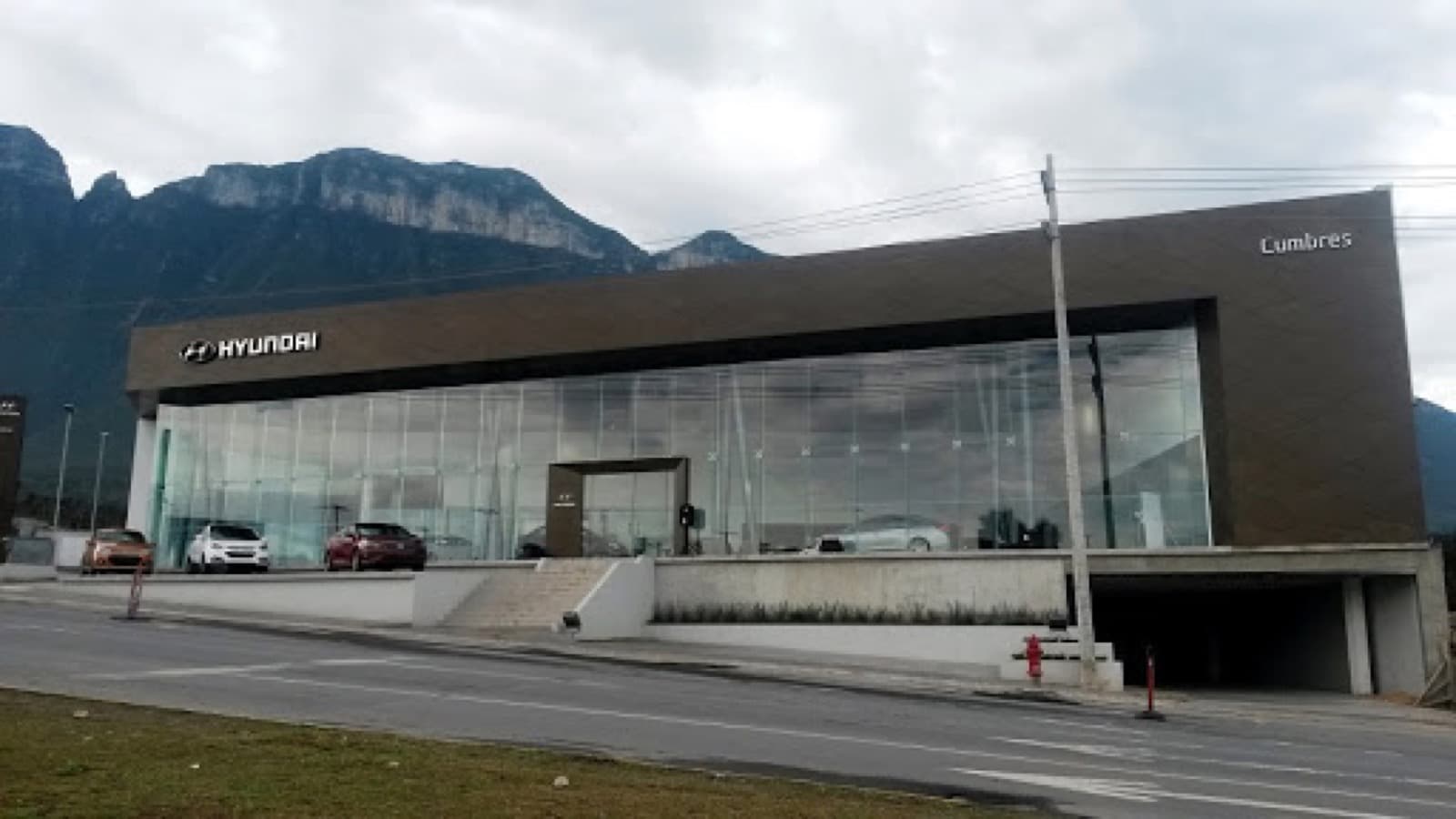Fachada de Hyundai Cumbres