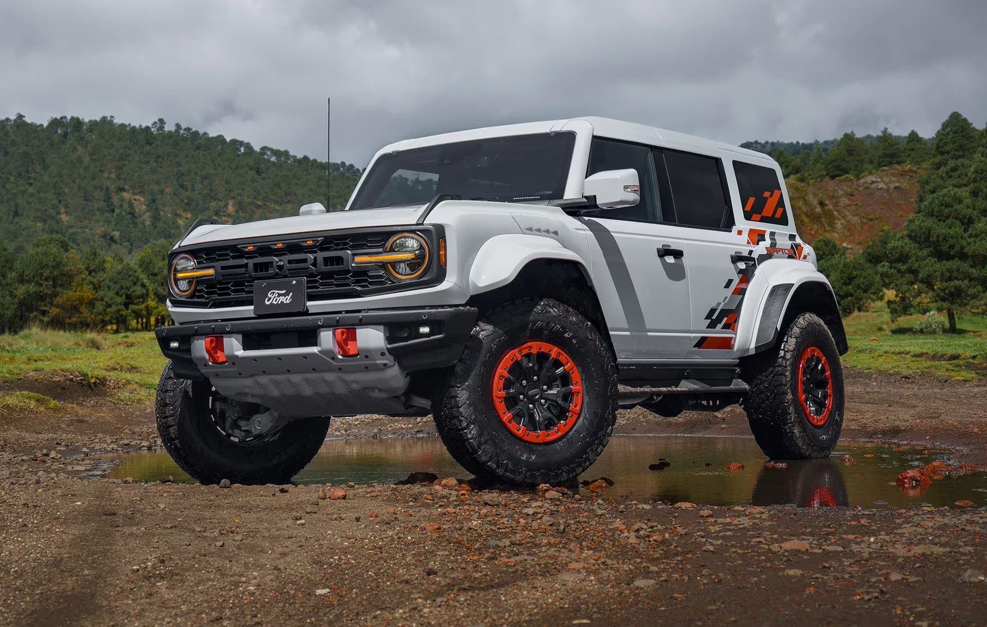 Ford Bronco Raptor — vista 1